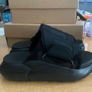 Ugg Women’s LA Cloud Slide Sandal